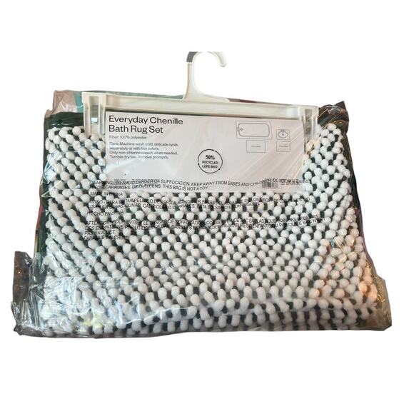 Room Essentials White/Dark Green Everyday Chenille Bath Rug Set Of Two - Picture 3 of 5